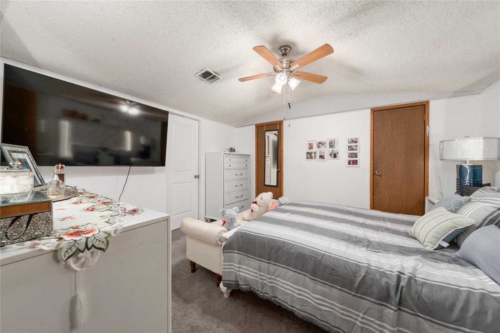 Image 17 of 38 For 2605 Island Oaks E