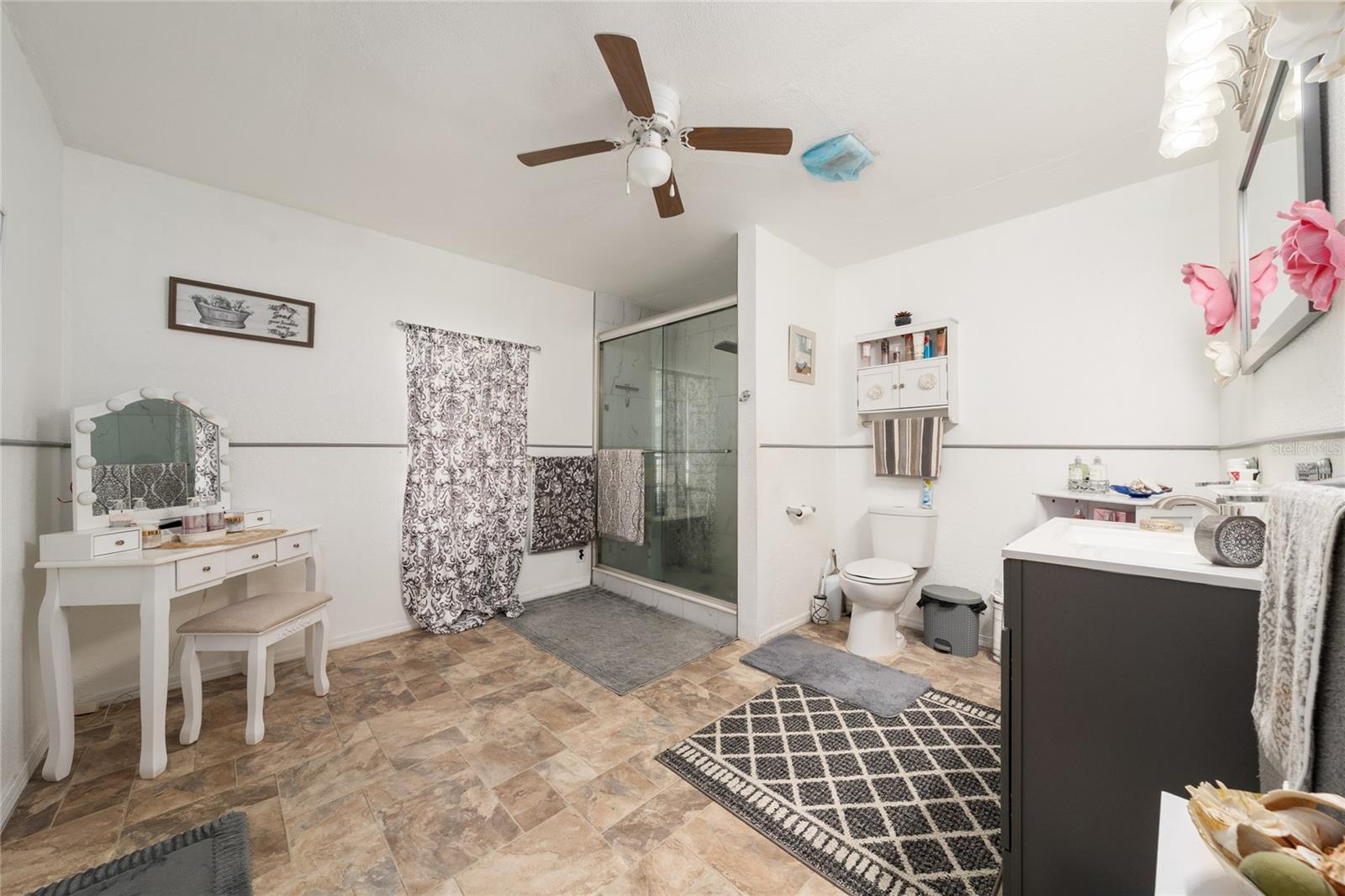 Image 18 of 38 For 2605 Island Oaks E