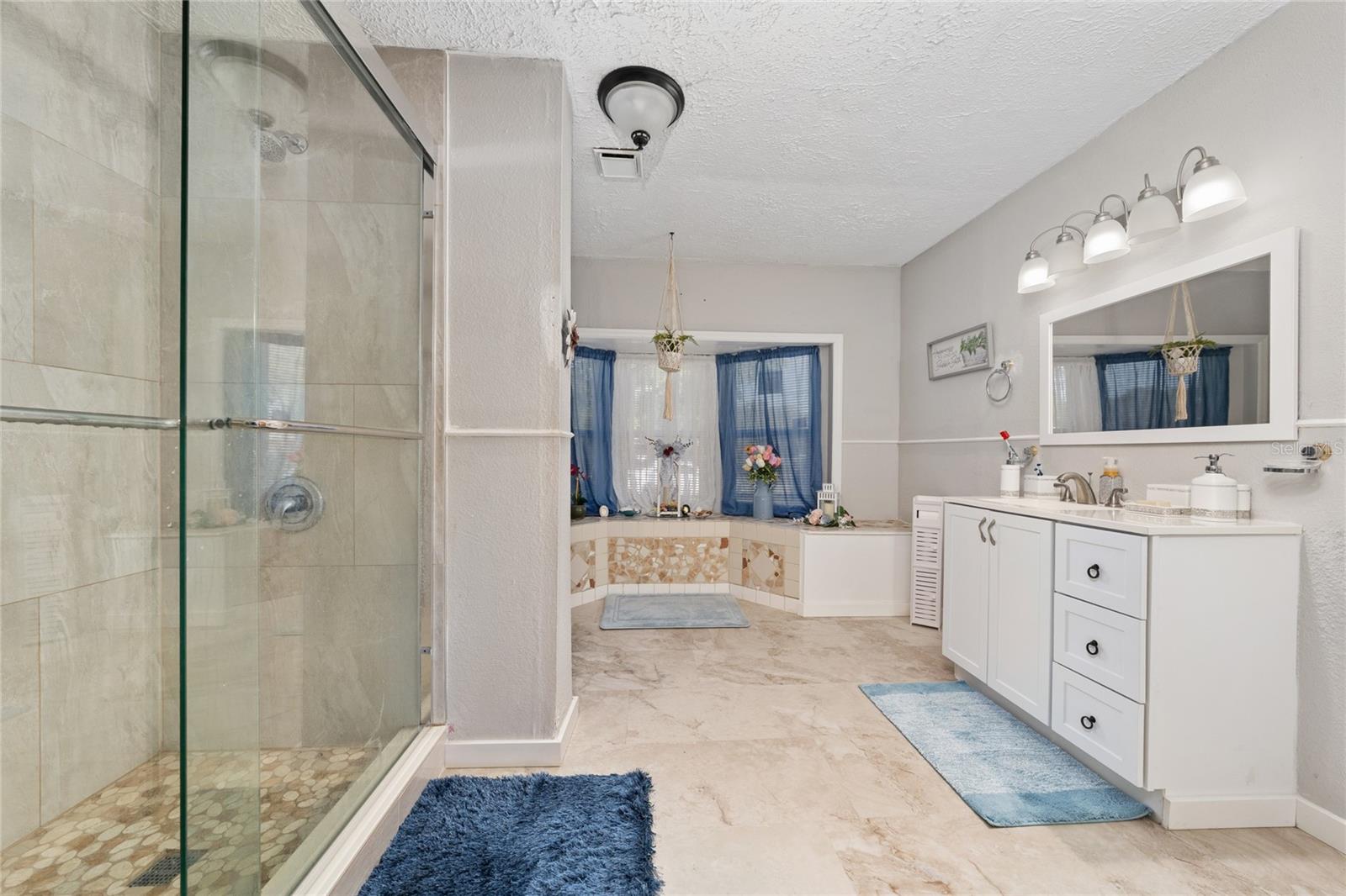 Image 24 of 38 For 2605 Island Oaks E