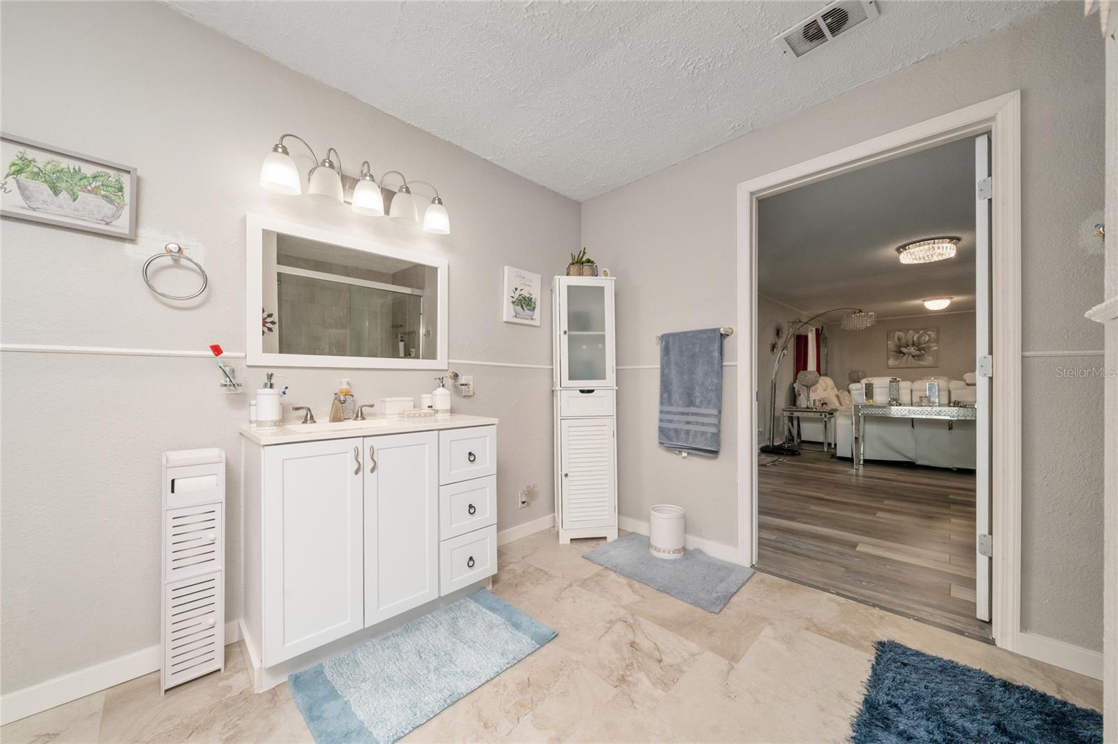 Image 26 of 38 For 2605 Island Oaks E