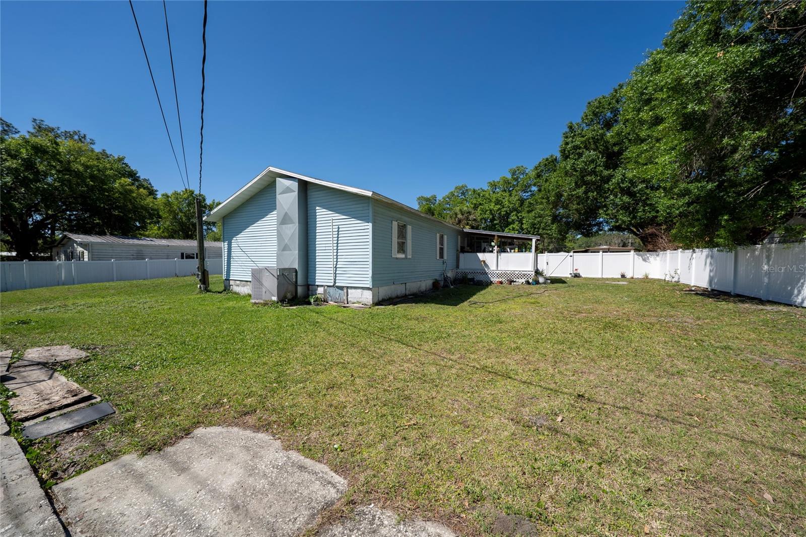 Image 32 of 38 For 2605 Island Oaks E