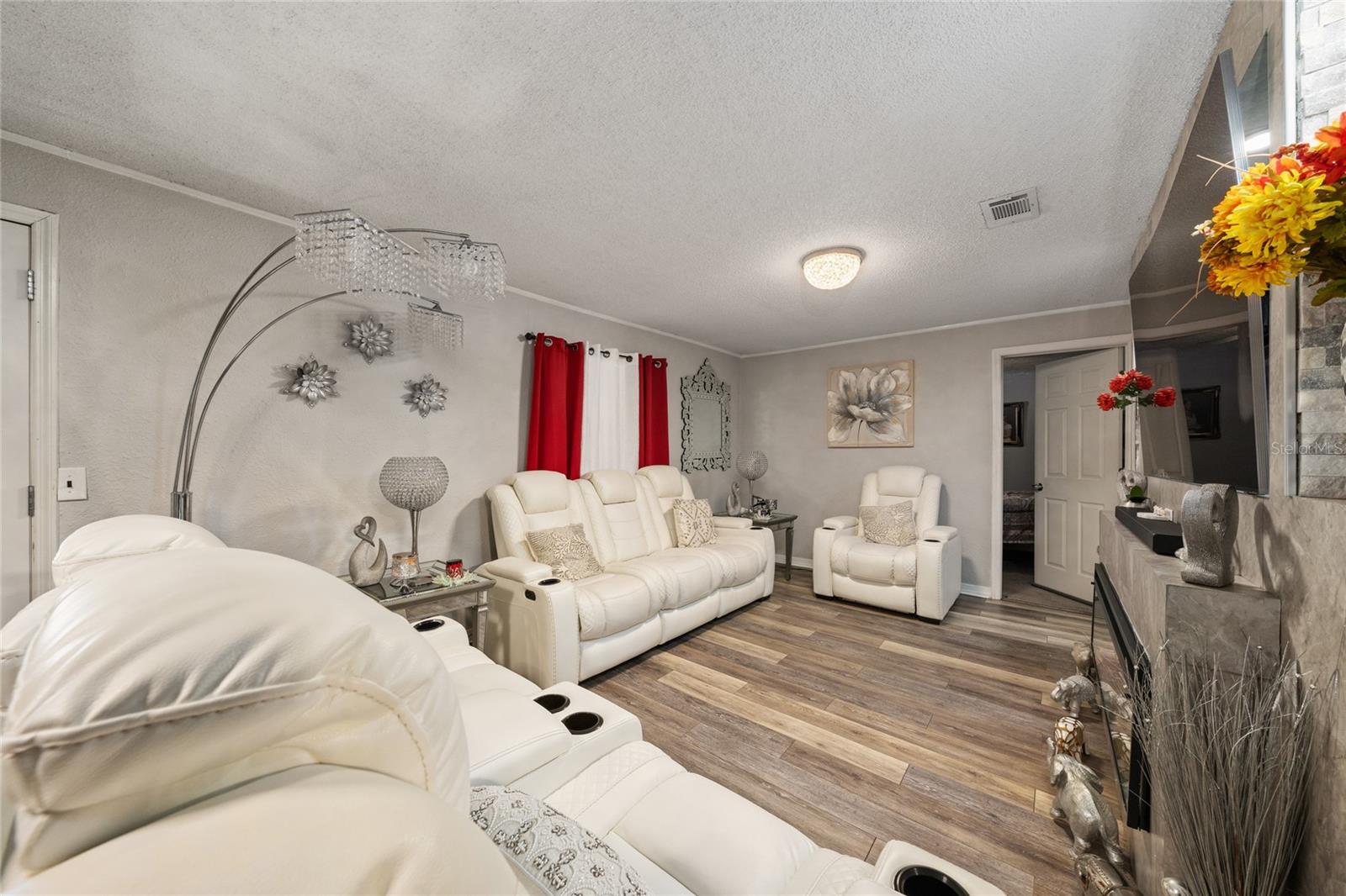 Image 8 of 38 For 2605 Island Oaks E