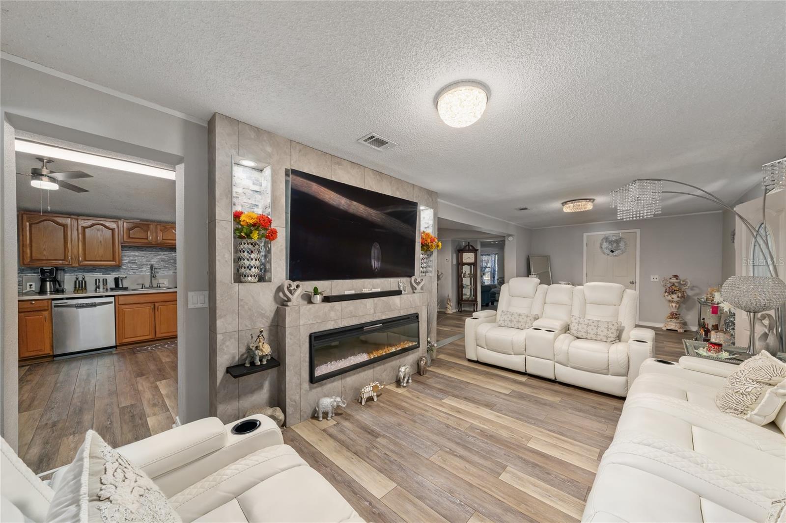 Image 9 of 38 For 2605 Island Oaks E