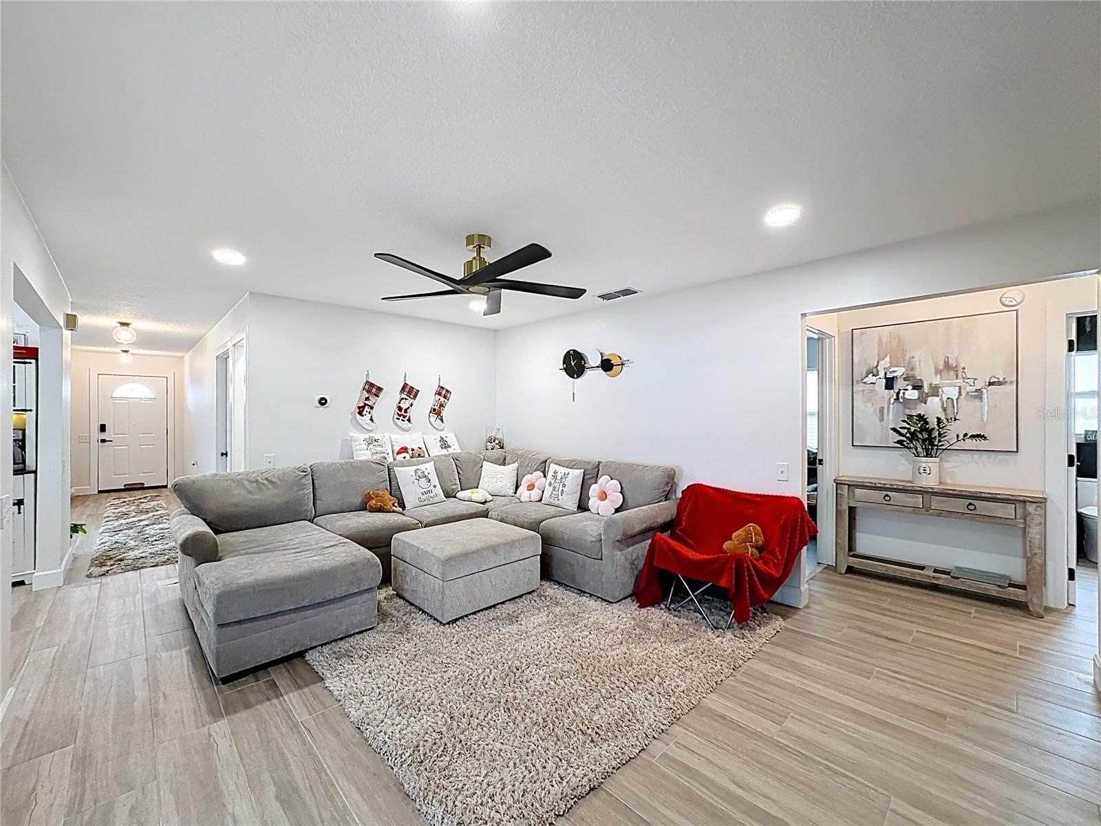 Image 32 of 41 For 1356 Via Villa Nova