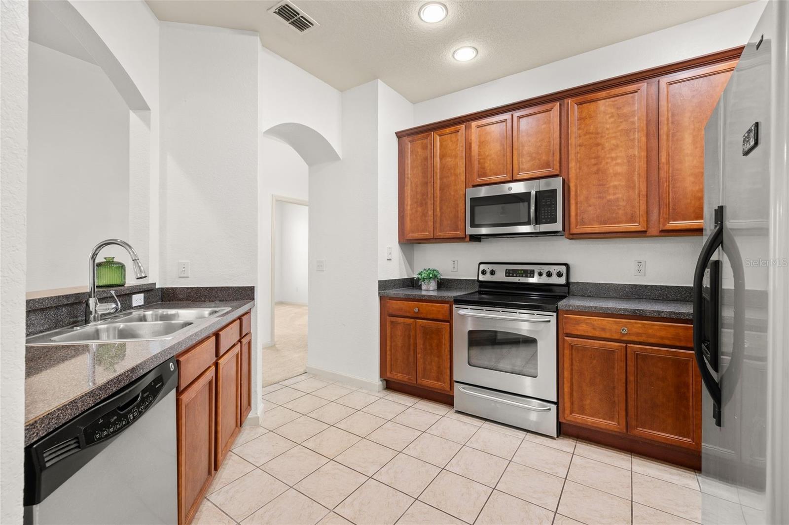 Image 11 of 37 For 3025 Greystone Loop 204