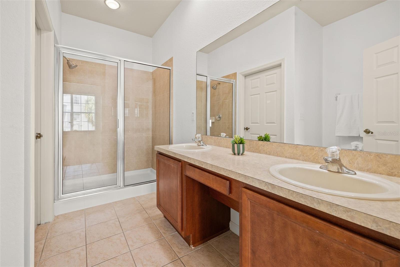 Image 23 of 37 For 3025 Greystone Loop 204