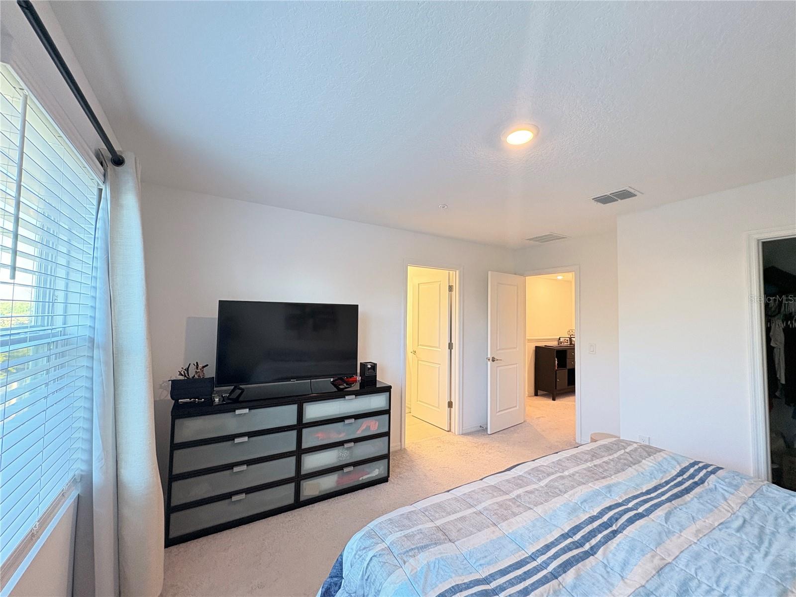 Image 31 of 39 For 5020 Revolutionary Way