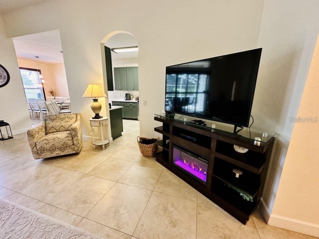 Image 11 of 34 For 522 Birkdale Street