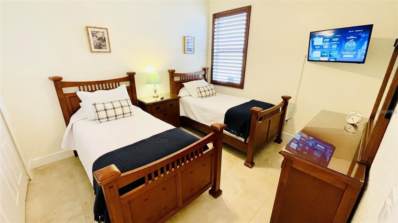 Image 24 of 34 For 522 Birkdale Street