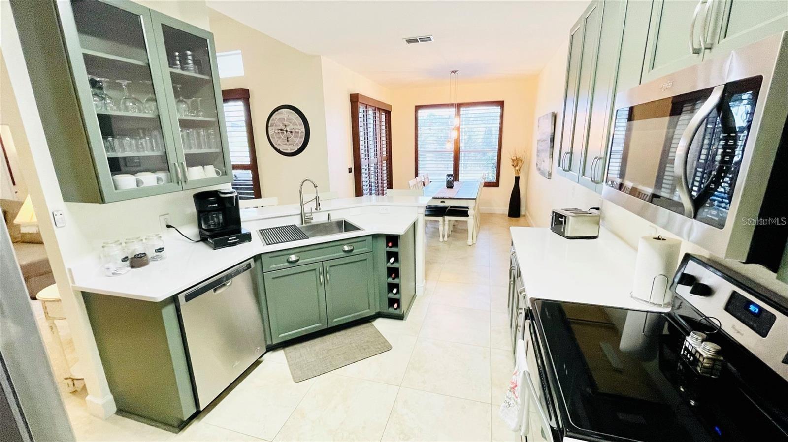 Image 4 of 34 For 522 Birkdale Street