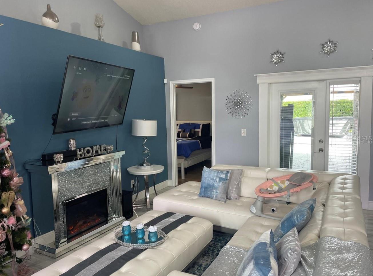 Listing photo id 11 for 8307 Sun Vista Way