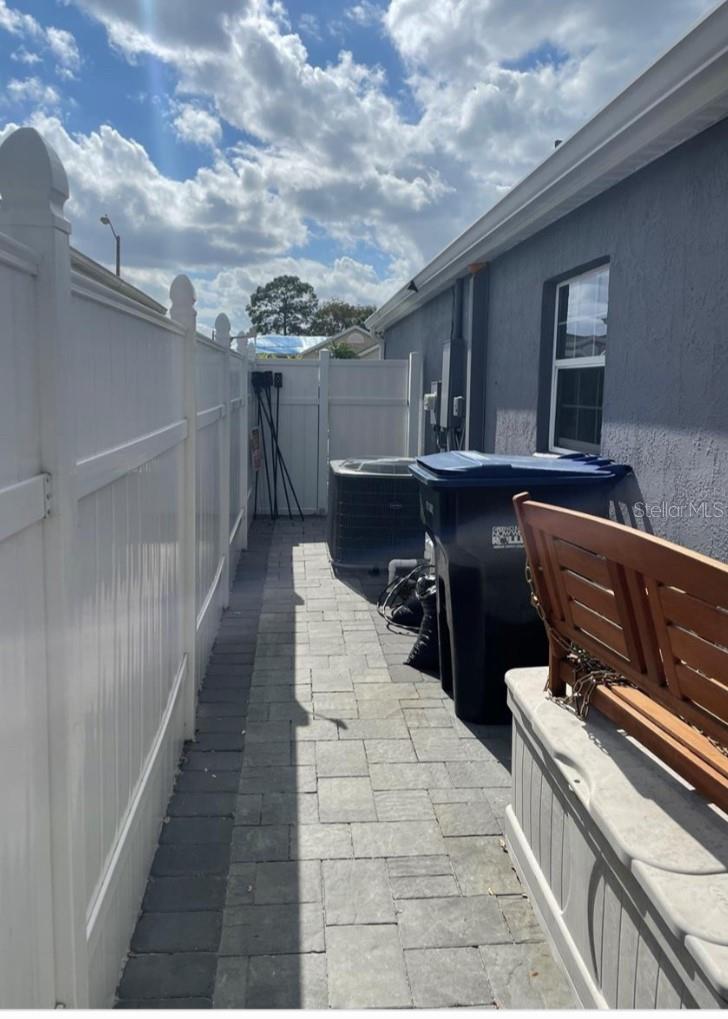 Listing photo id 15 for 8307 Sun Vista Way