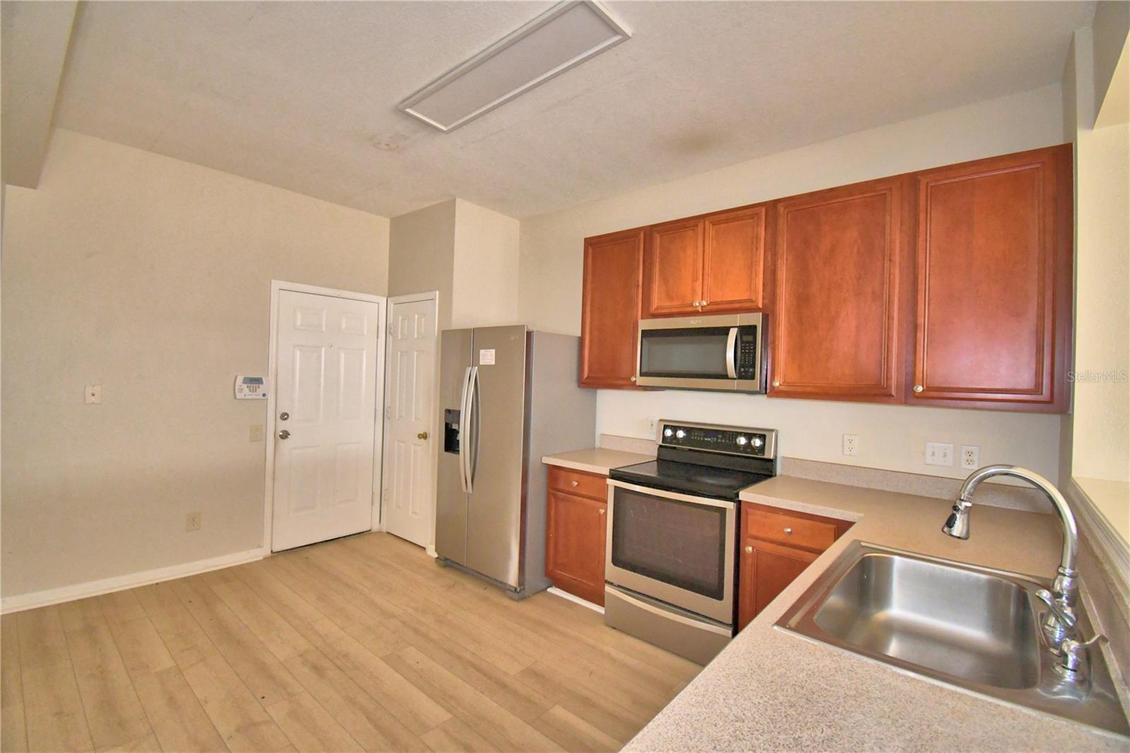 Image 18 of 64 For 3151 Sinclair Street 104