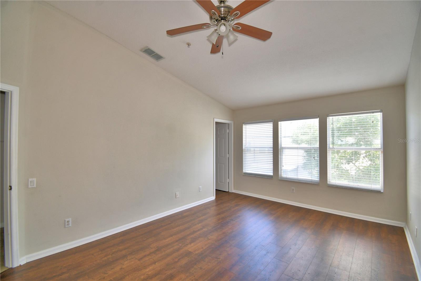 Image 22 of 64 For 3151 Sinclair Street 104