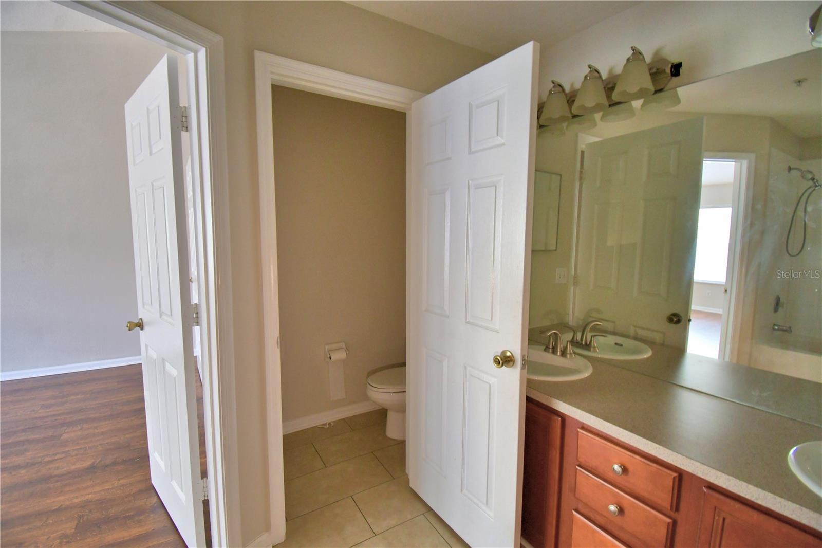 Image 28 of 64 For 3151 Sinclair Street 104