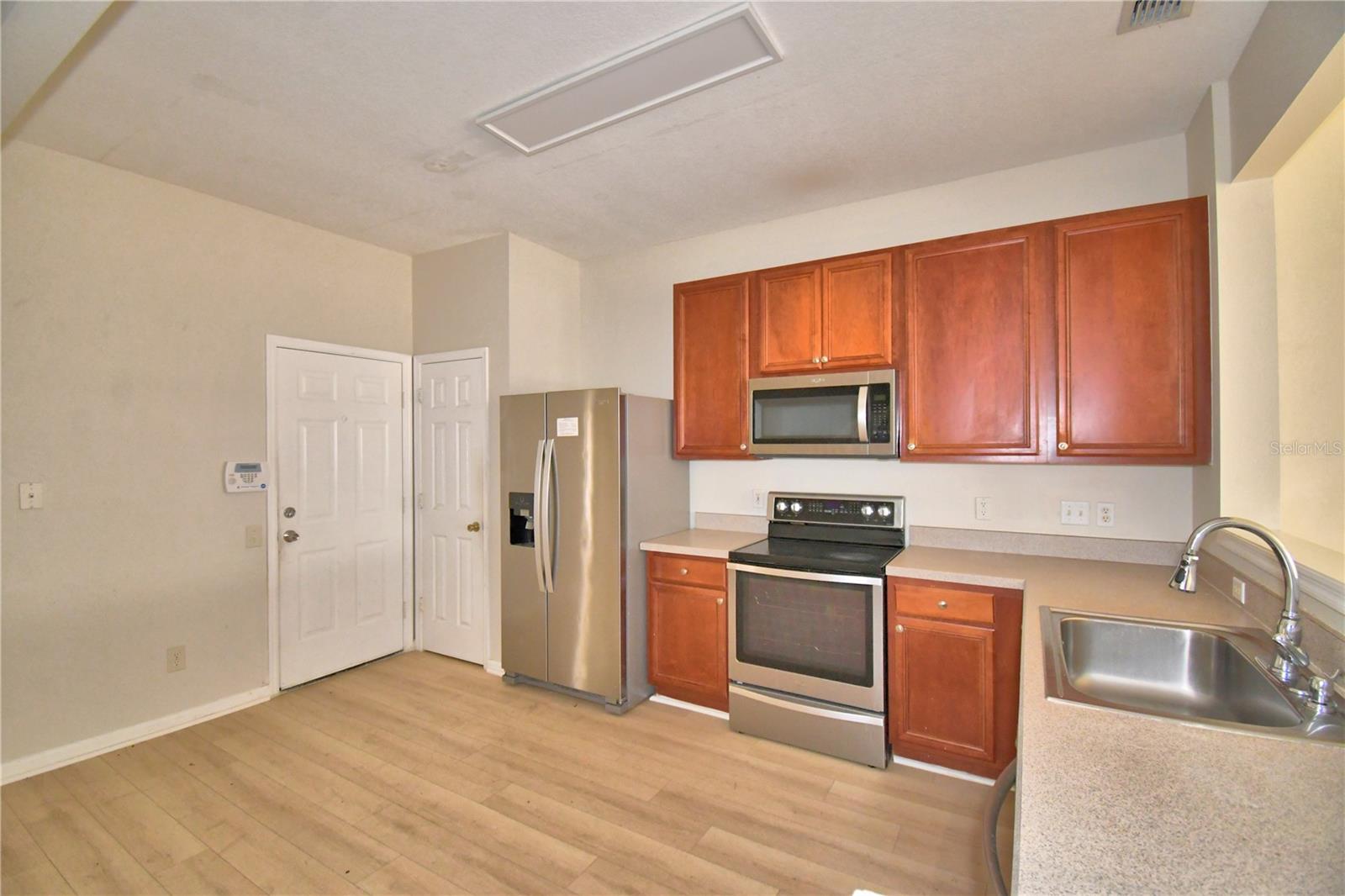 Image 5 of 64 For 3151 Sinclair Street 104