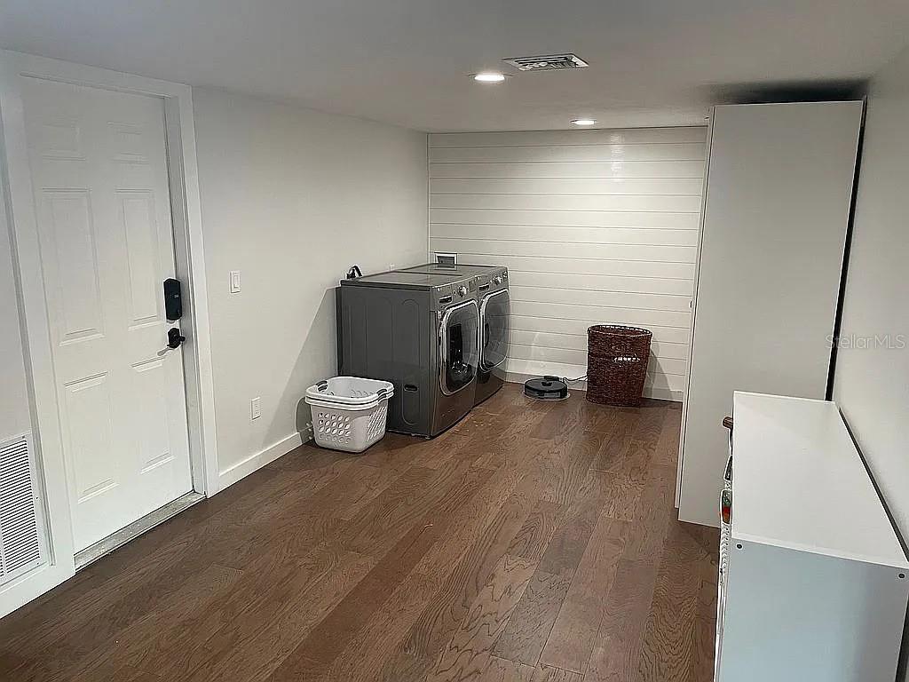 Image 31 of 68 For 5534 Baybrook Avenue