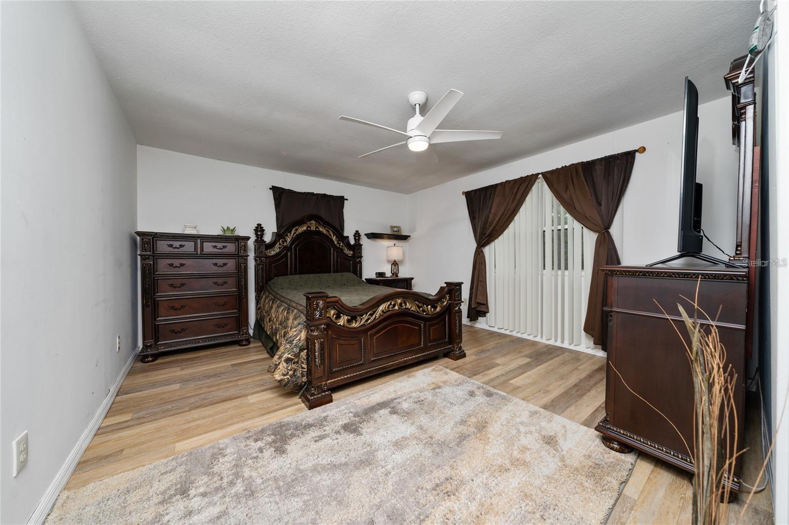 Image 18 of 38 For 875 Eden Drive