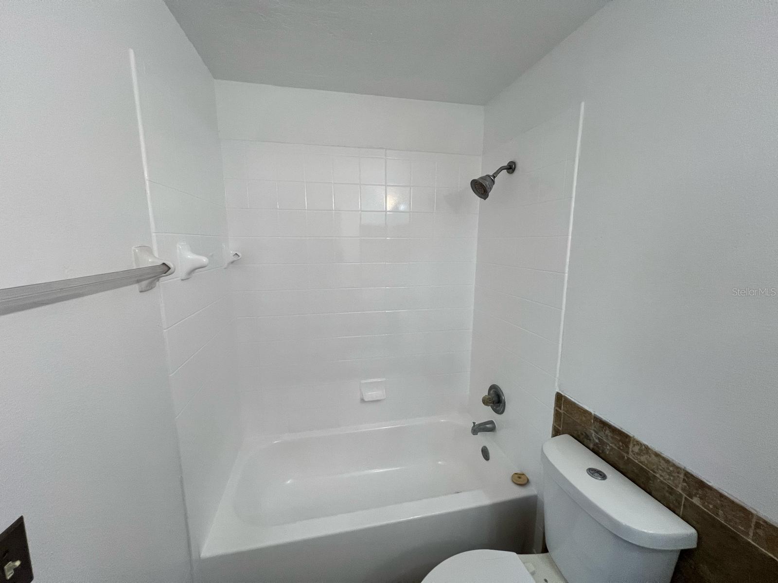 Image 10 of 29 For 833 Caribbean Drive B