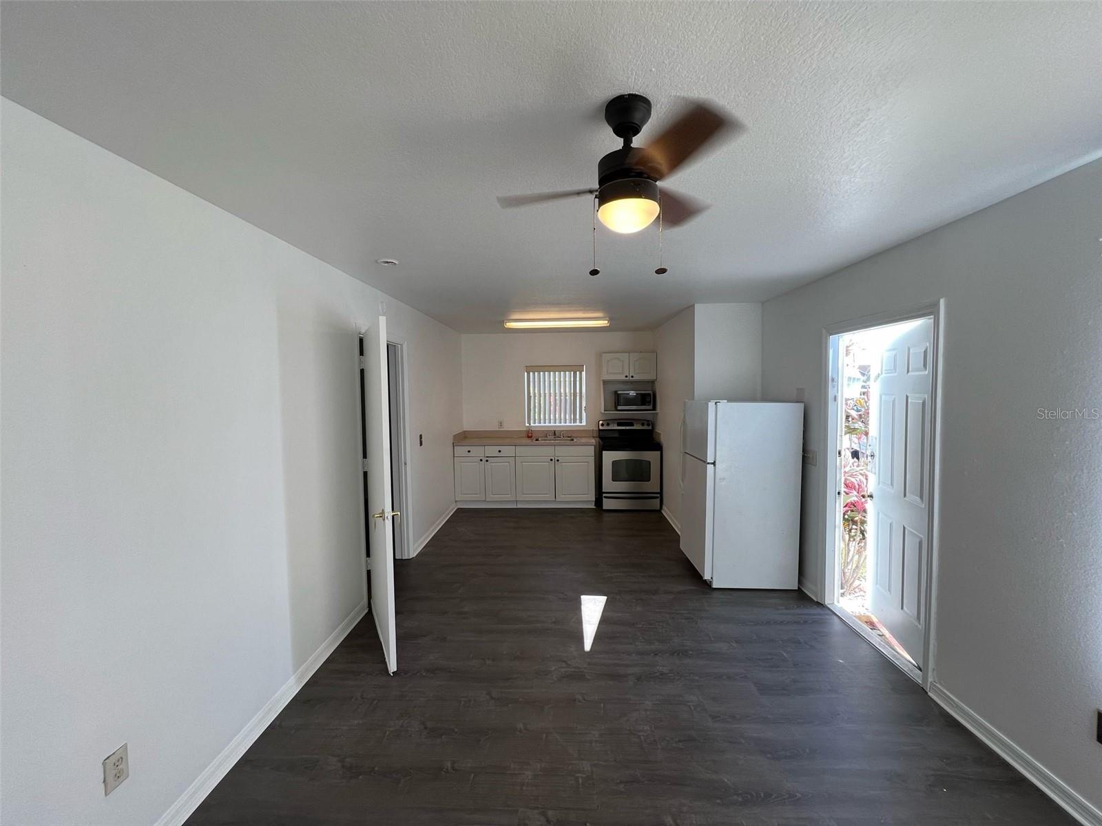 Image 5 of 29 For 833 Caribbean Drive B