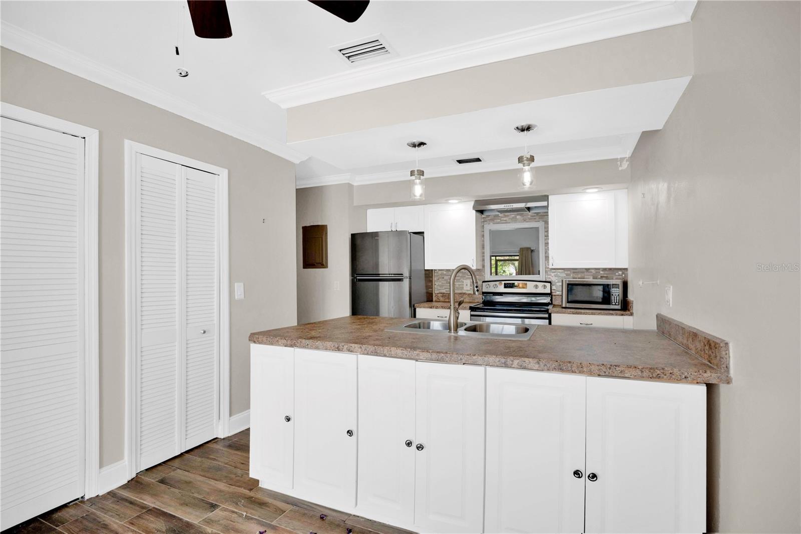 Image 10 of 26 For 2401 Sun Valley Circle 2401