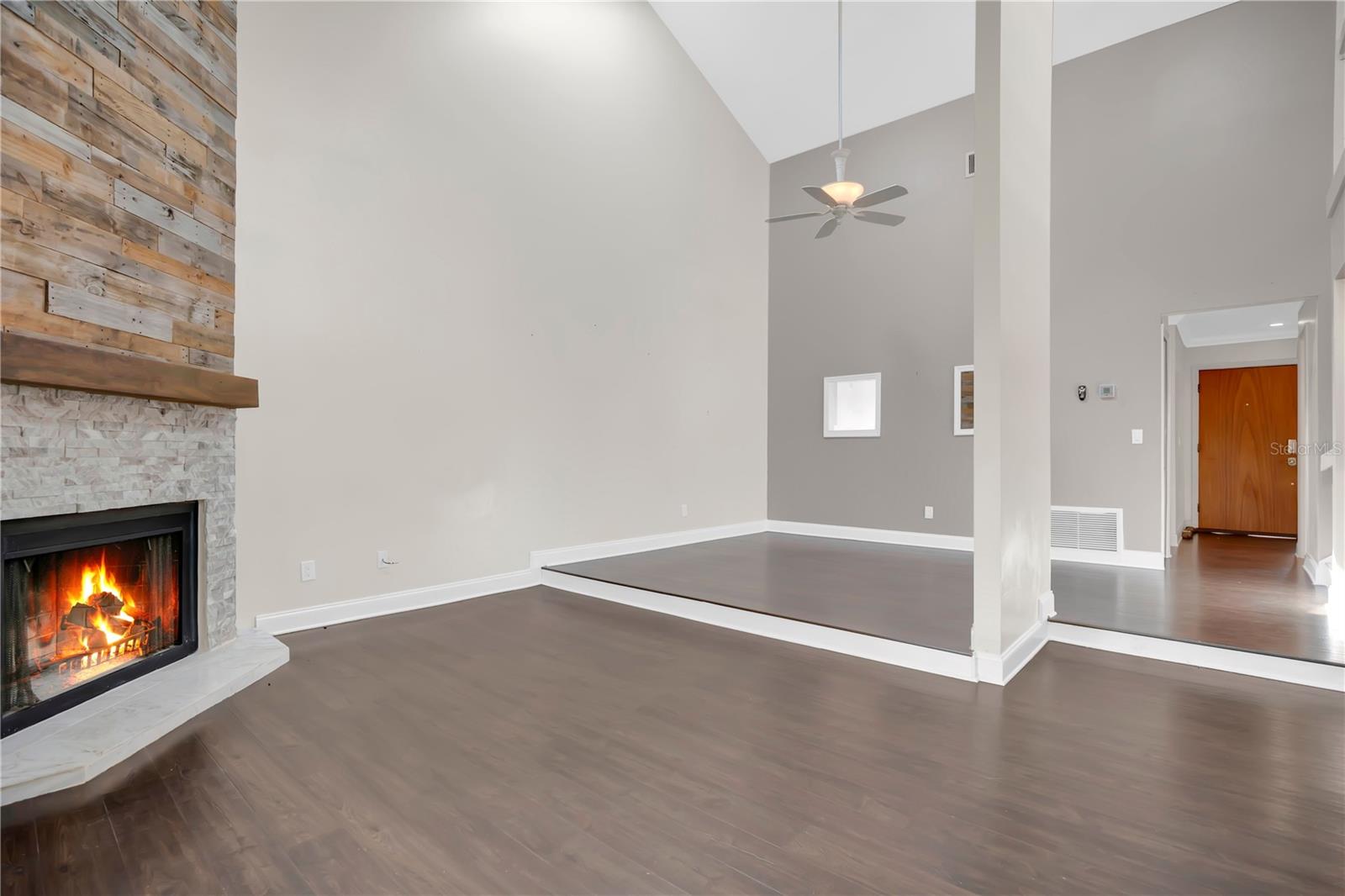 Image 3 of 26 For 2401 Sun Valley Circle 2401