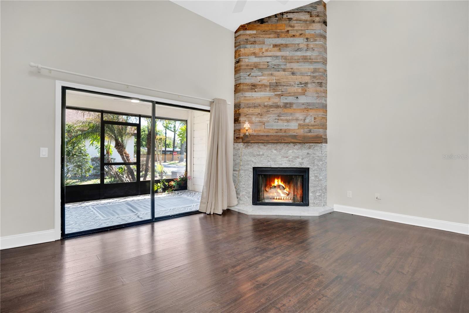 Image 4 of 26 For 2401 Sun Valley Circle 2401