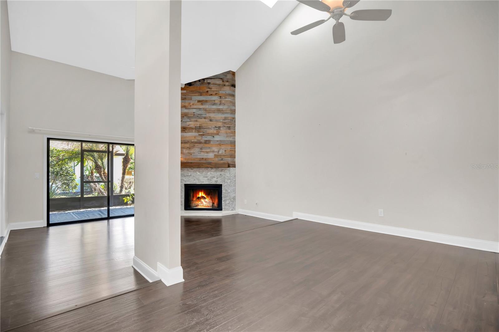 Image 5 of 26 For 2401 Sun Valley Circle 2401