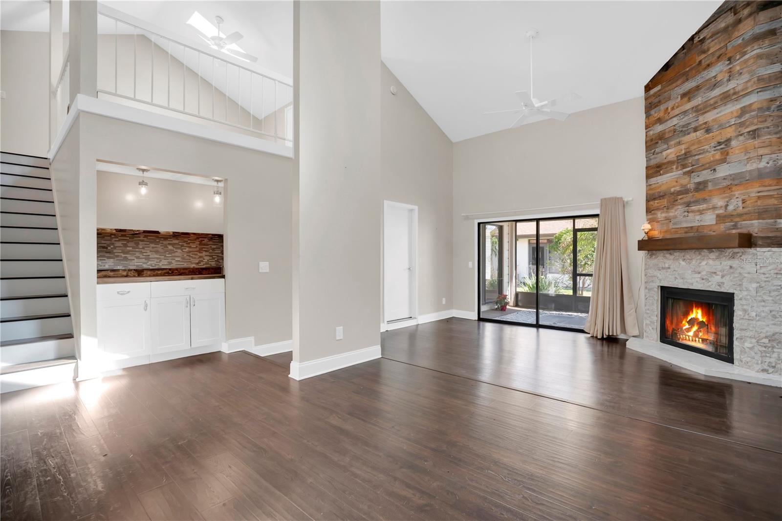 Image 6 of 26 For 2401 Sun Valley Circle 2401