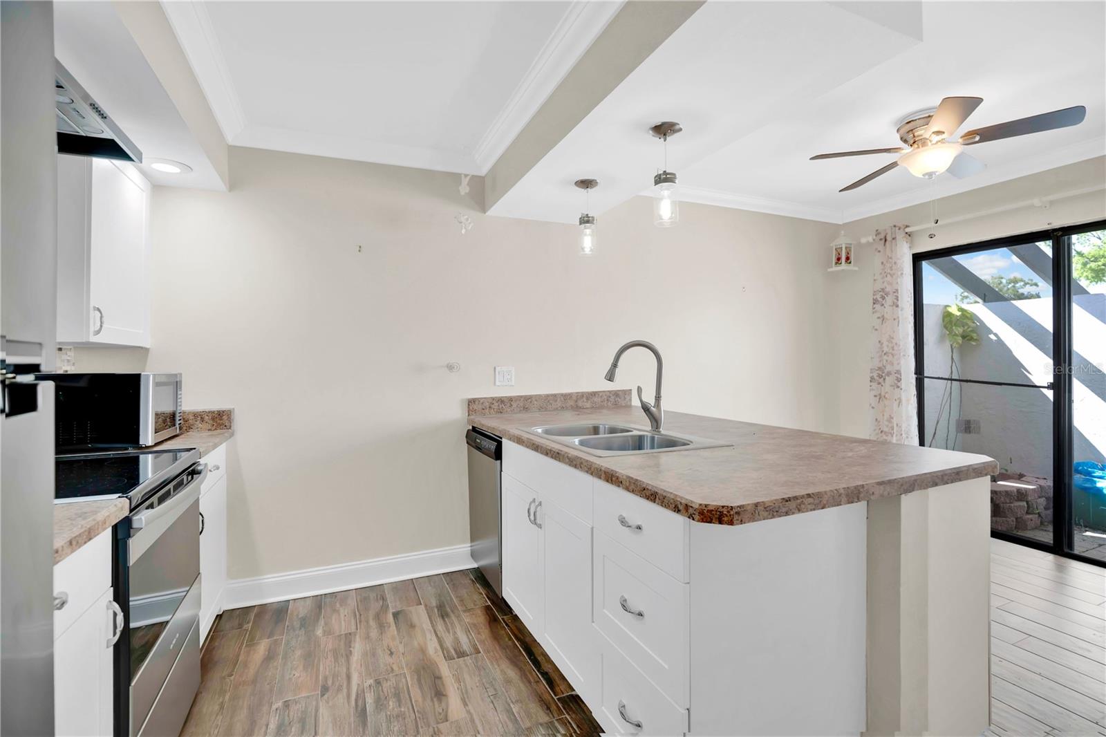 Image 8 of 26 For 2401 Sun Valley Circle 2401