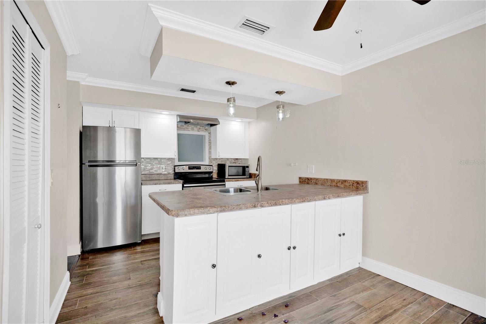 Image 9 of 26 For 2401 Sun Valley Circle 2401