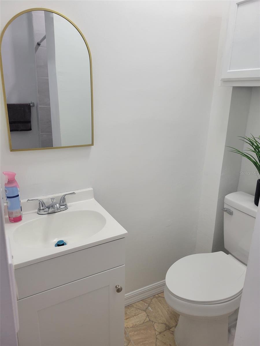 Image 10 of 12 For 531 Lakeview Court