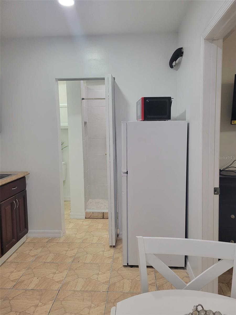 Image 5 of 12 For 531 Lakeview Court