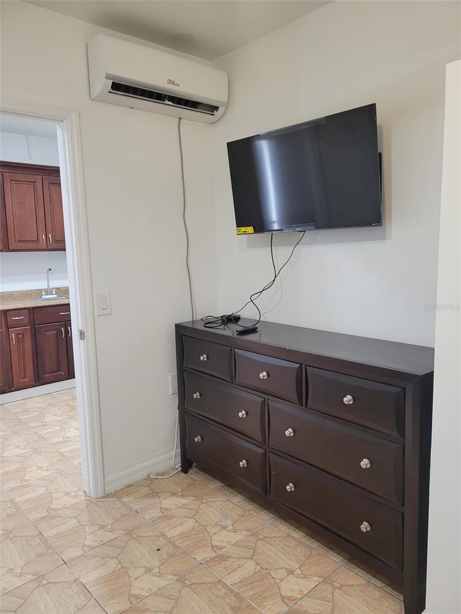 Image 7 of 12 For 531 Lakeview Court