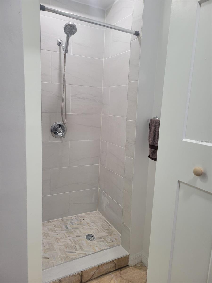 Image 9 of 12 For 531 Lakeview Court