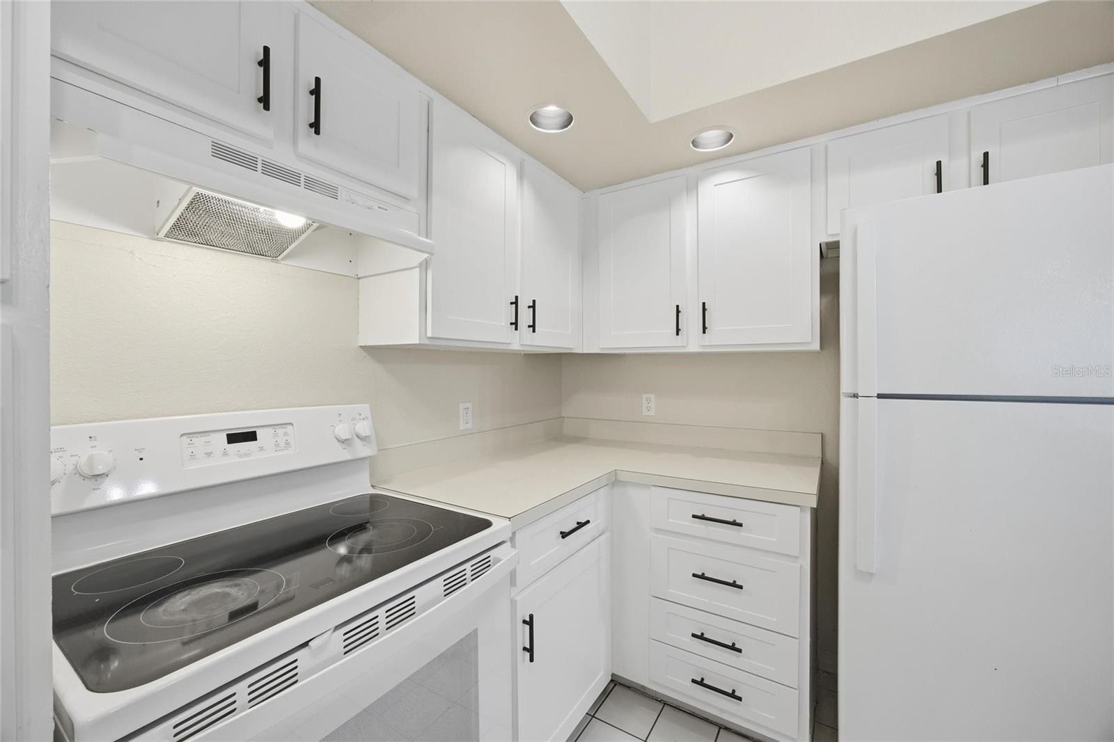 Image 5 of 26 For 4532 Commander Drive 2132