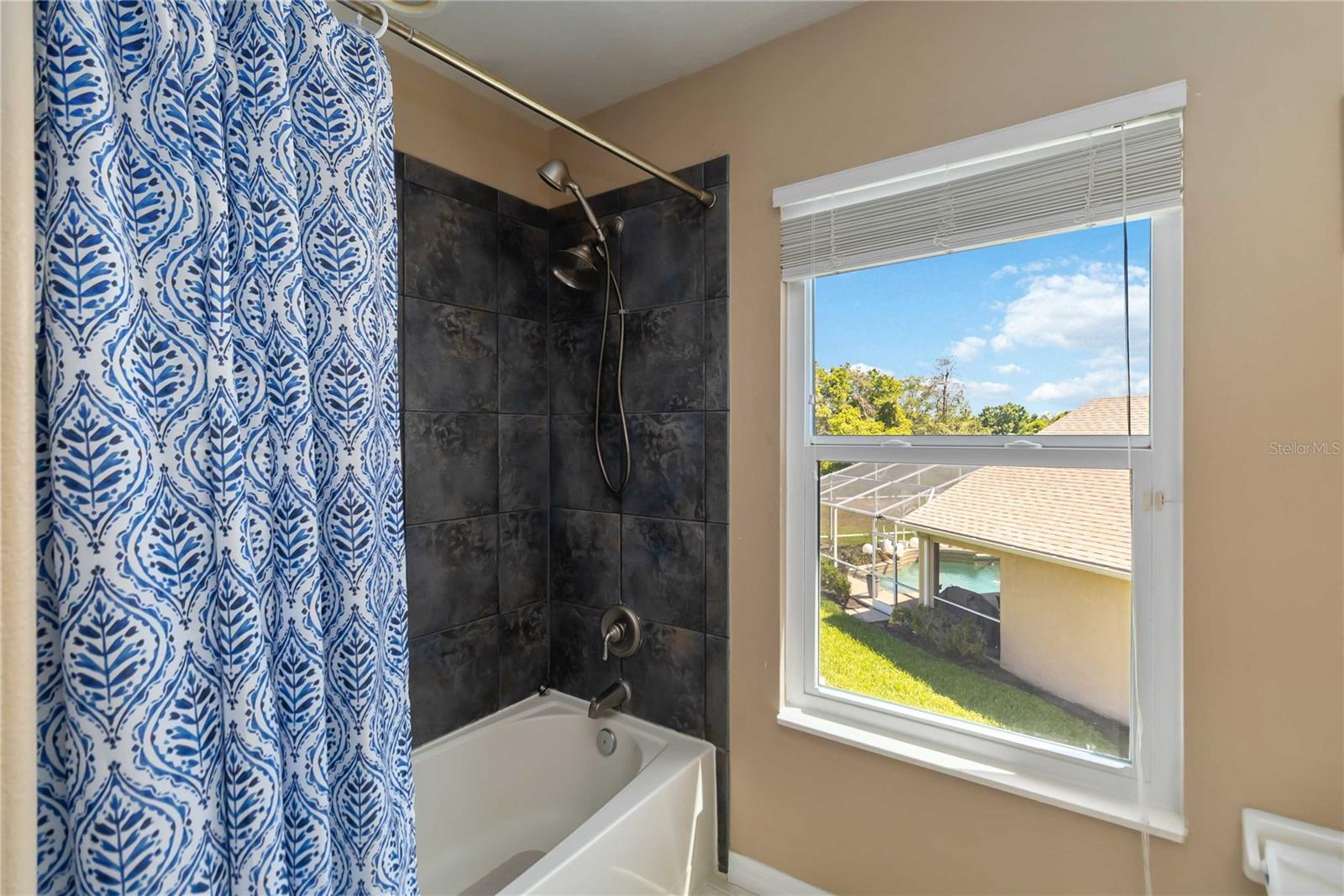 Image 21 of 43 For 10711 Mottram Point