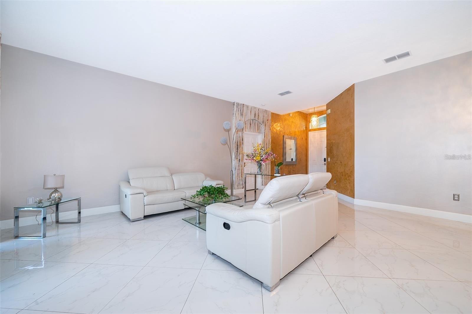 Image 6 of 40 For 5130 Chelwyn Court