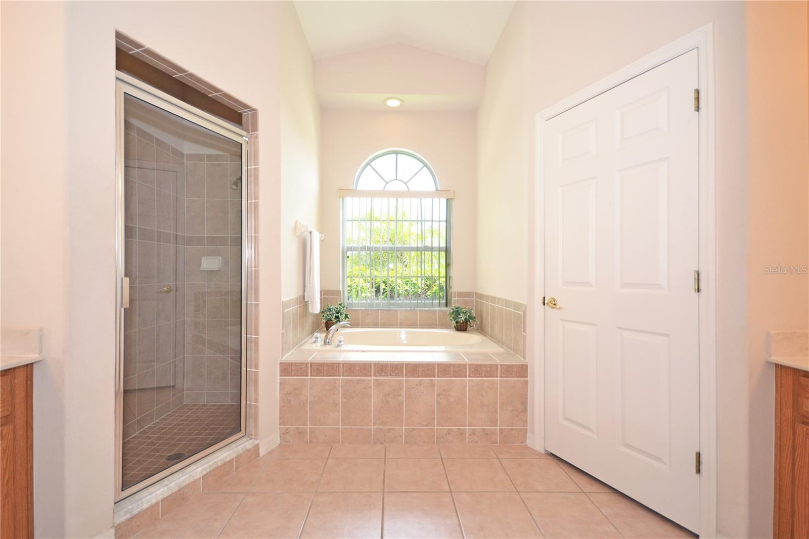 Image 13 of 31 For 423 Corvina Drive