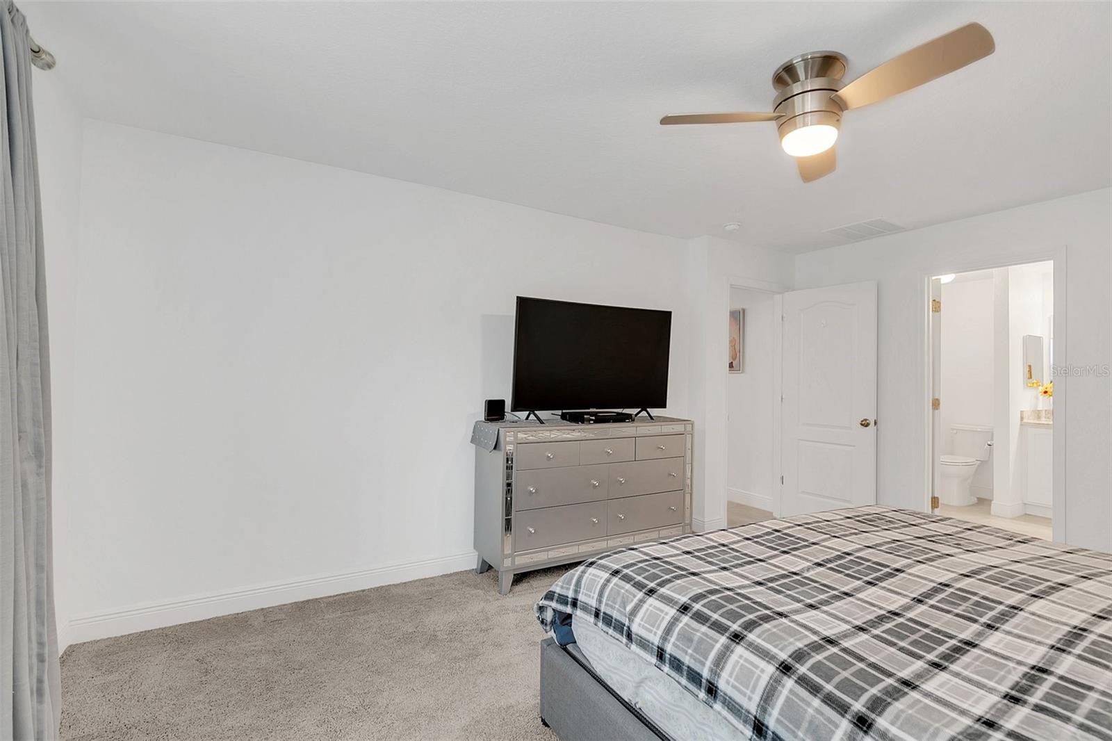 Image 14 of 31 For 1877 River Crest Avenue