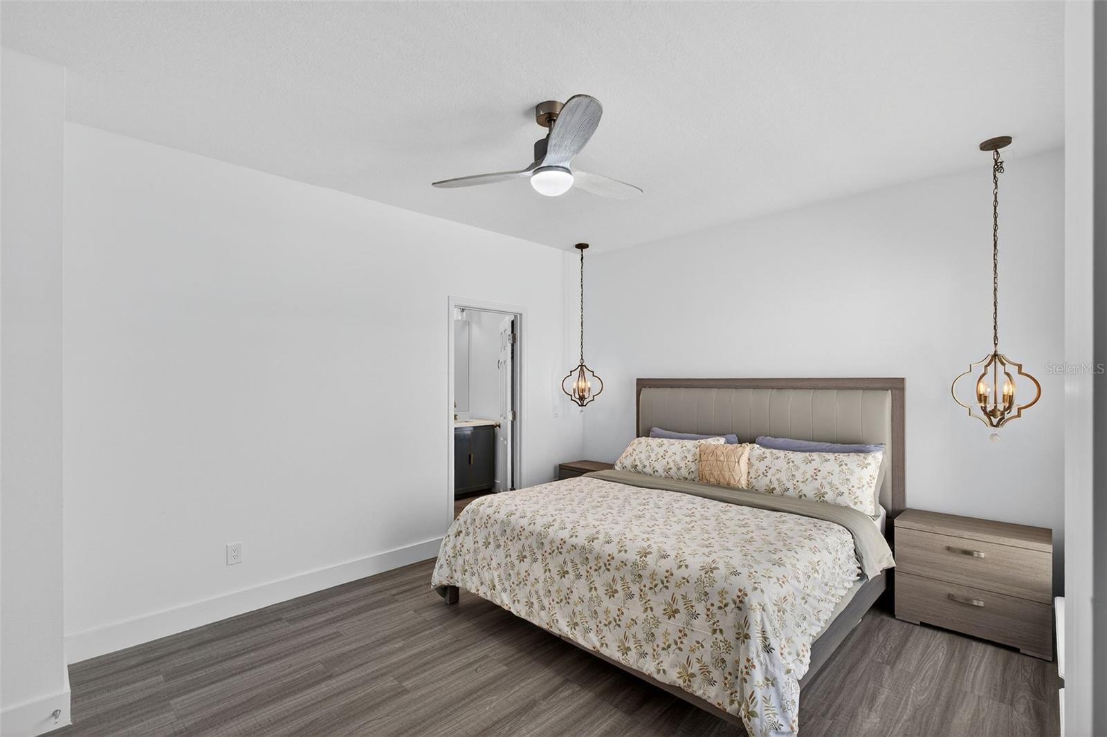 Image 22 of 55 For 810 Lake Evalyn Drive