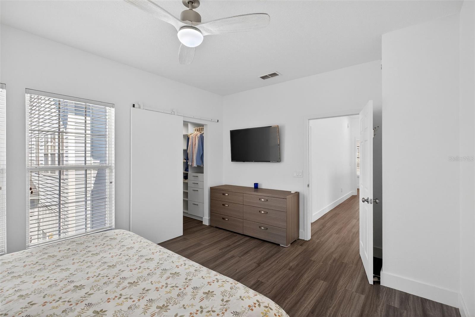 Image 23 of 55 For 810 Lake Evalyn Drive