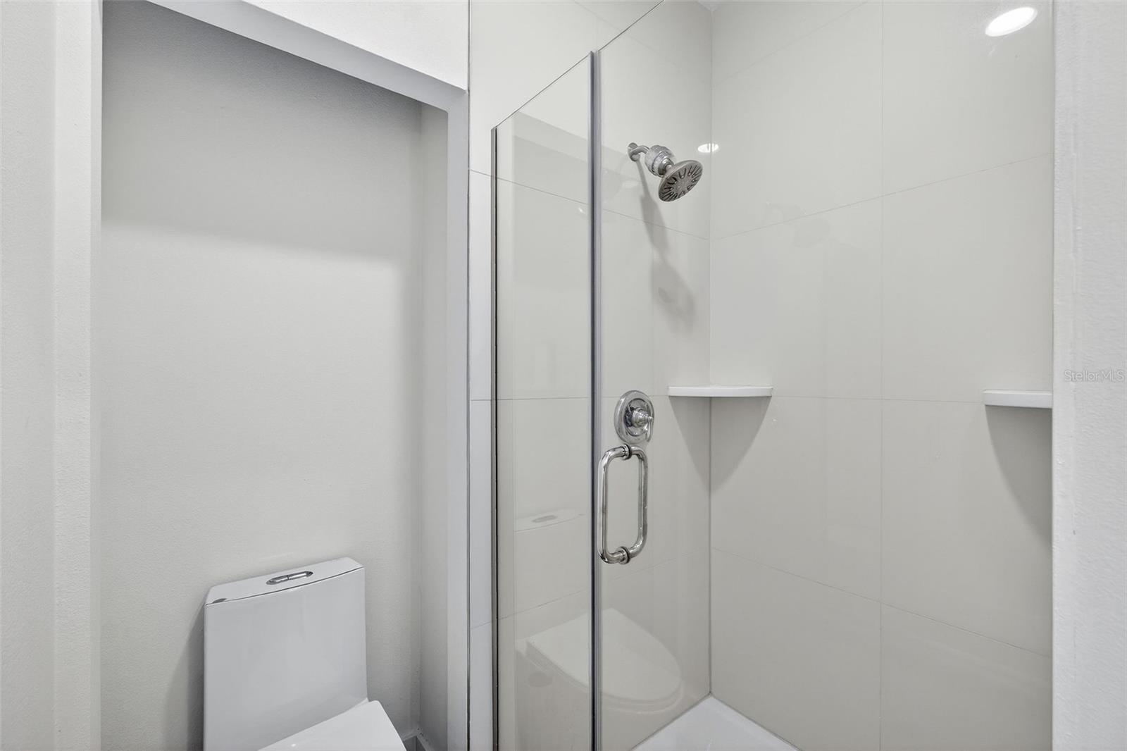 Image 26 of 55 For 810 Lake Evalyn Drive