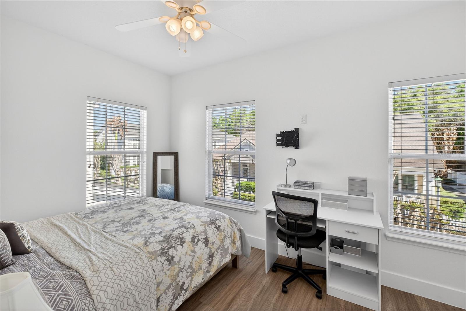 Image 28 of 55 For 810 Lake Evalyn Drive