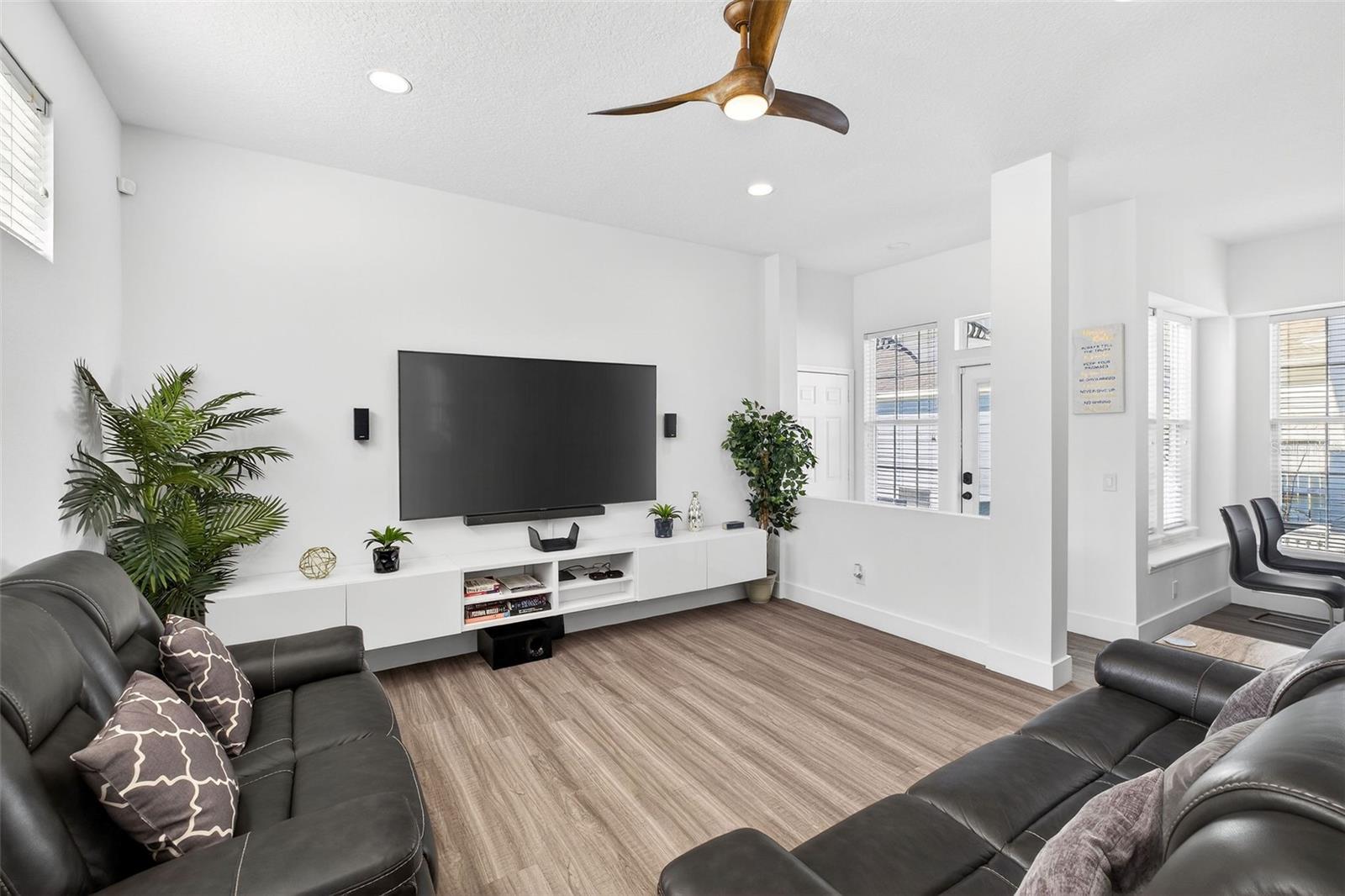 Image 3 of 55 For 810 Lake Evalyn Drive