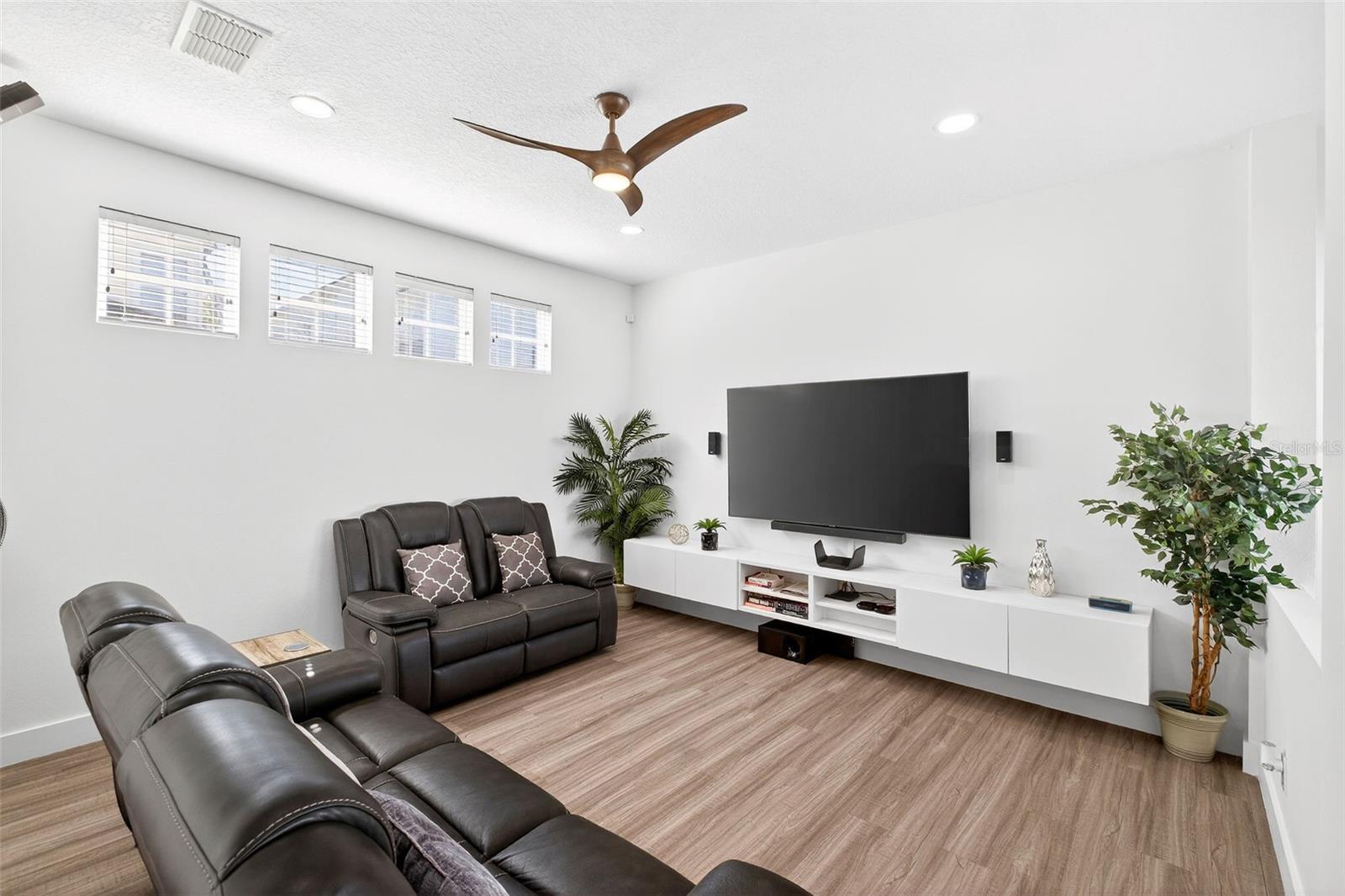 Image 4 of 55 For 810 Lake Evalyn Drive