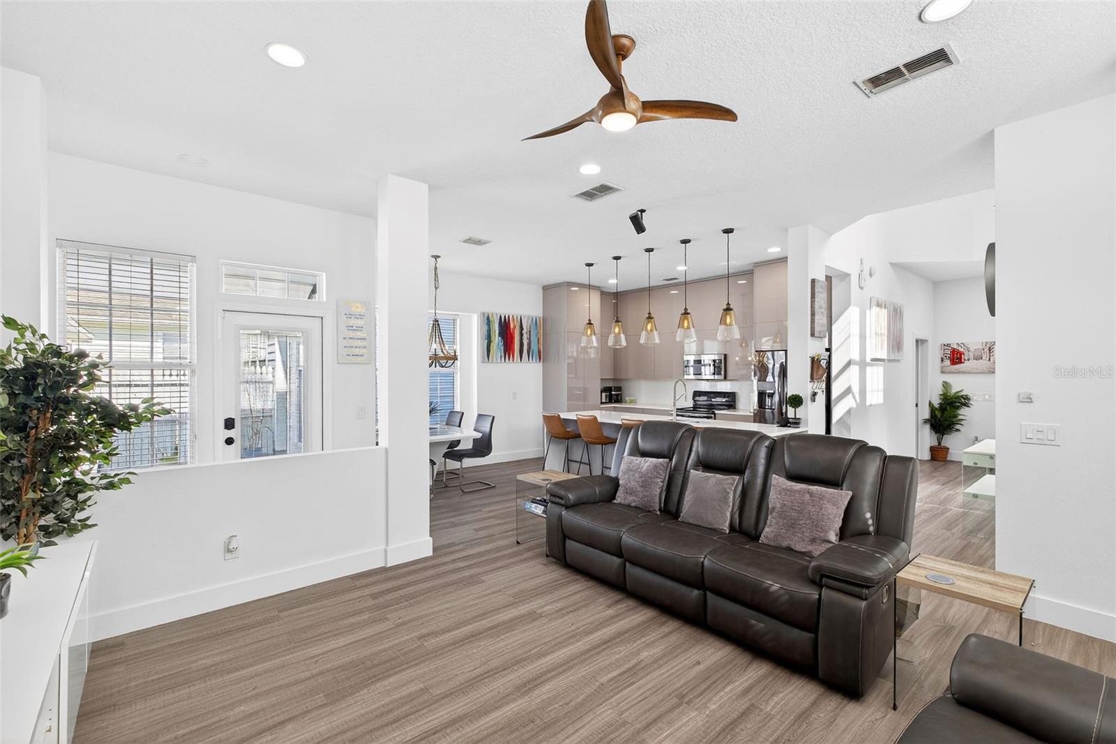 Image 5 of 55 For 810 Lake Evalyn Drive