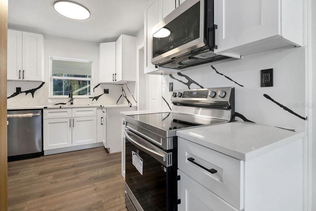 Image 7 of 24 For 527 Sunrise Drive