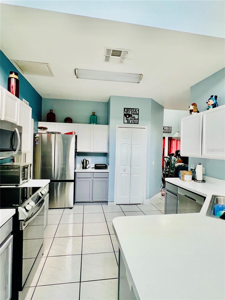 Image 7 of 31 For 2521 Jasmine Trace Drive