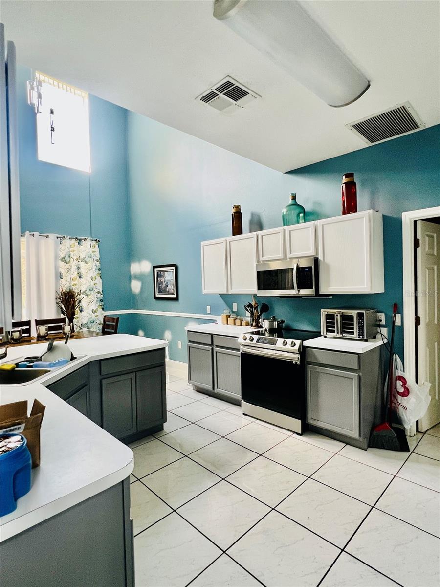 Image 8 of 31 For 2521 Jasmine Trace Drive